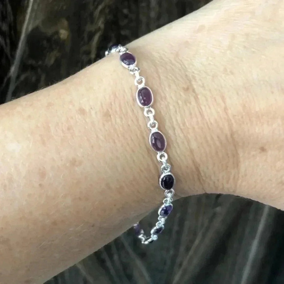 Beautiful Amethyst Gemstone & Solid 925 Sterling Silver Bracelet - Picture 2 of 3